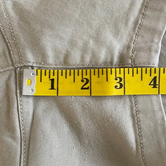 a.n.a. Women's Plus-Size 26 KHAKI 4.5" Mid Rise Flat-front Chino Short - Picture 8 of 13